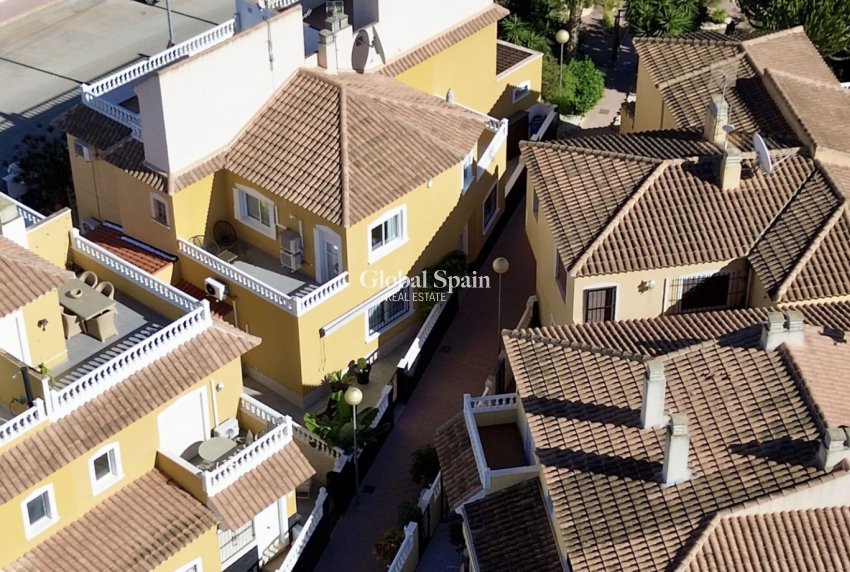 Resale - House -
ORIHUELA COSTA - La Florida