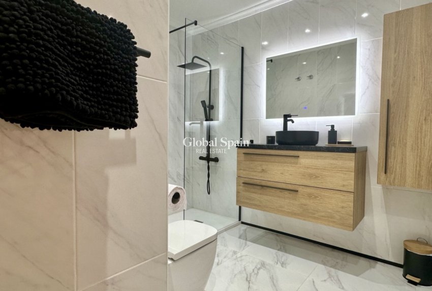 Resale - House -
ORIHUELA COSTA - La Florida