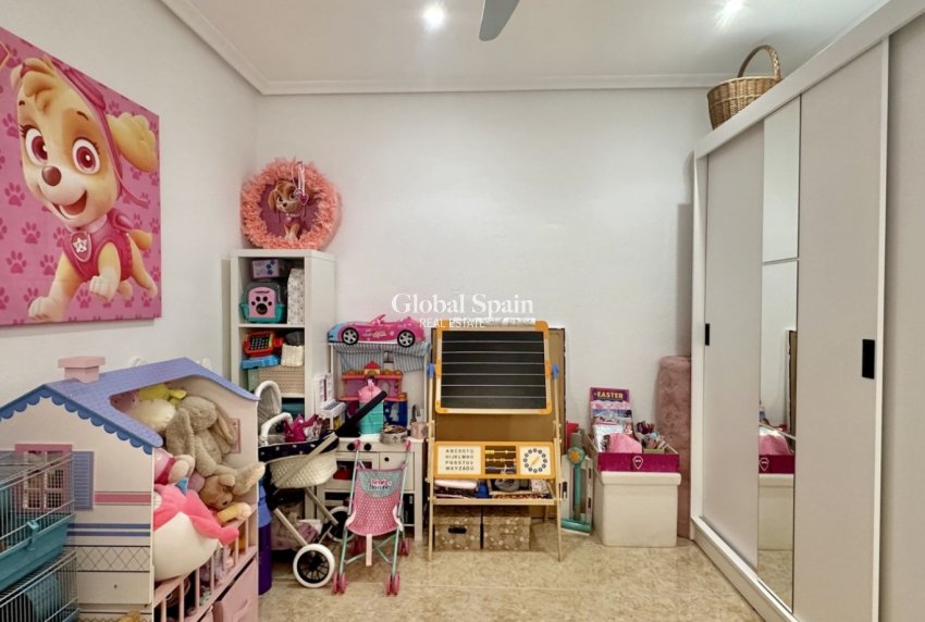 Resale - House -
ORIHUELA COSTA - La Florida