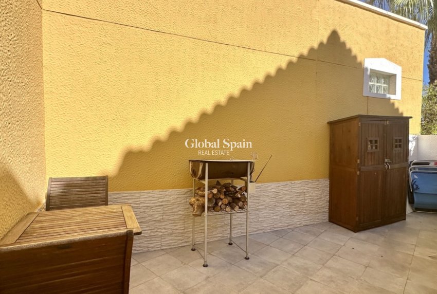 Resale - House -
ORIHUELA COSTA - La Florida