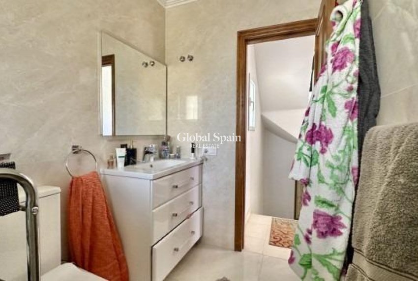 Resale - House -
ORIHUELA COSTA - La Florida