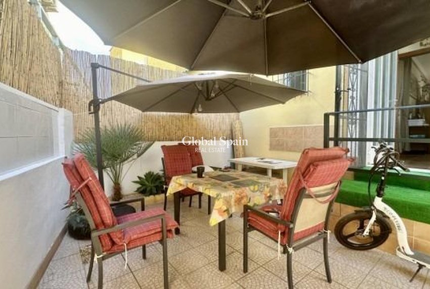 Resale - House -
ORIHUELA COSTA - La Florida