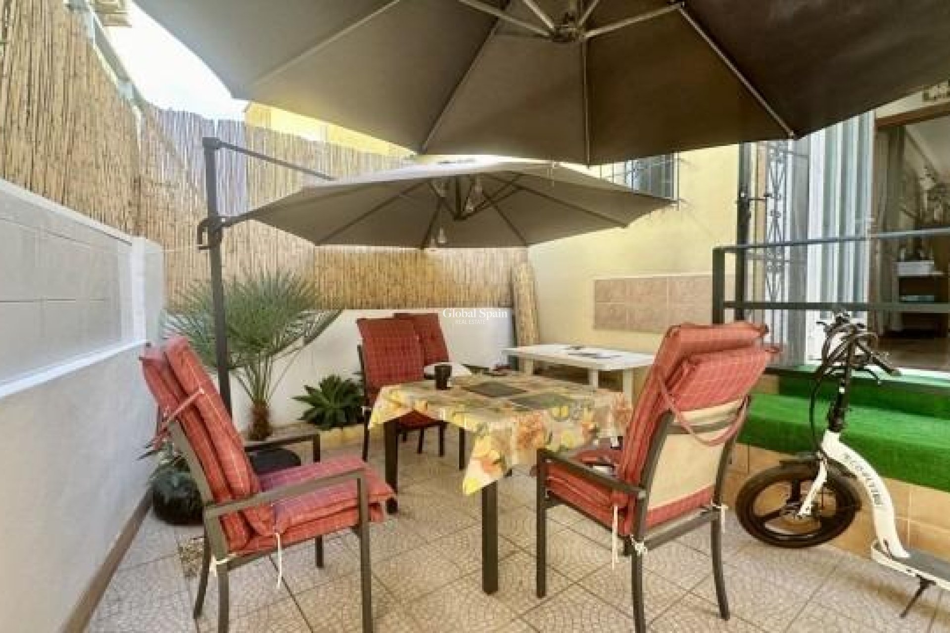 Resale - House -
ORIHUELA COSTA - La Florida