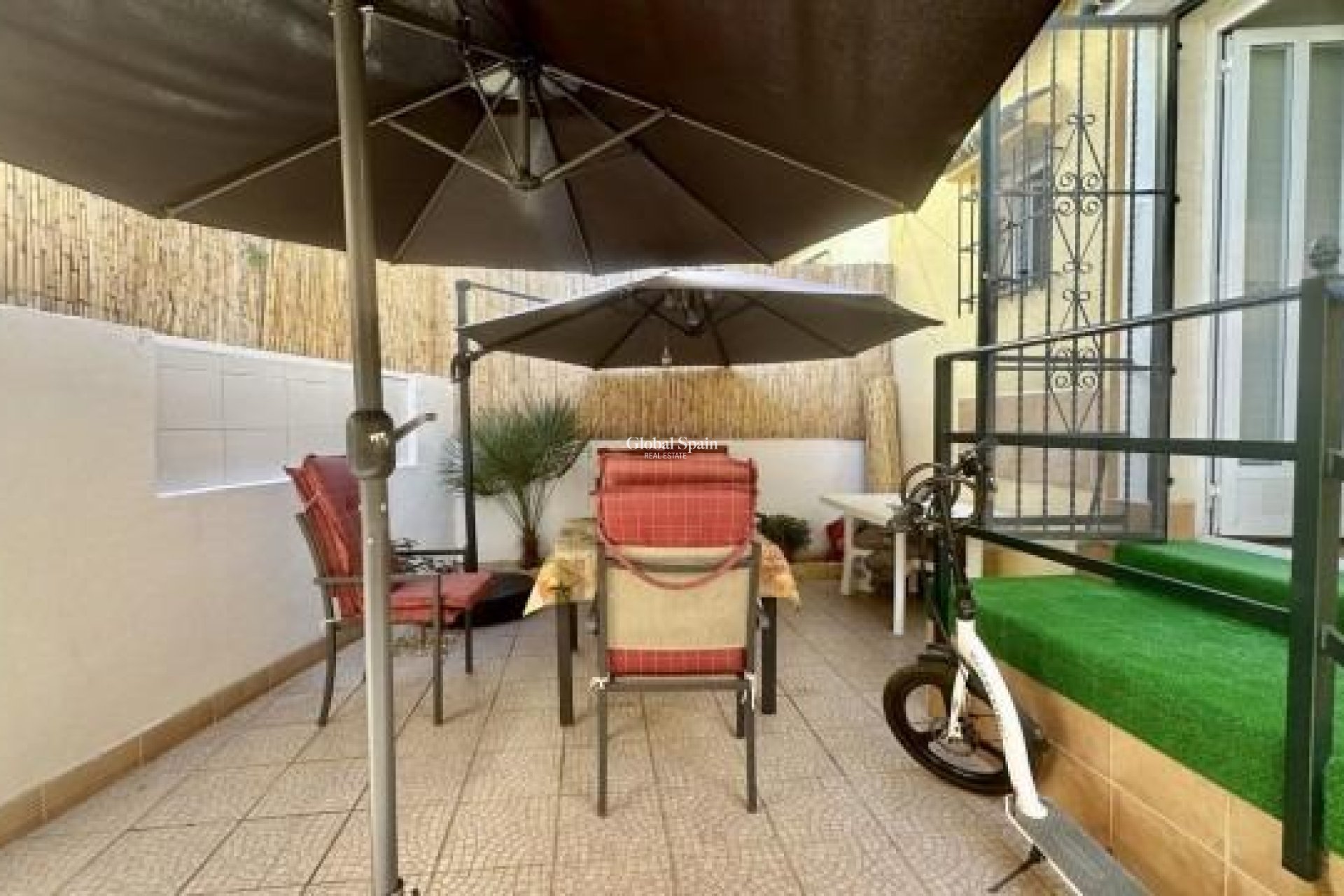 Resale - House -
ORIHUELA COSTA - La Florida