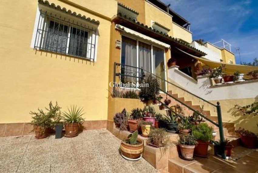 Resale - House -
ORIHUELA COSTA - La Florida