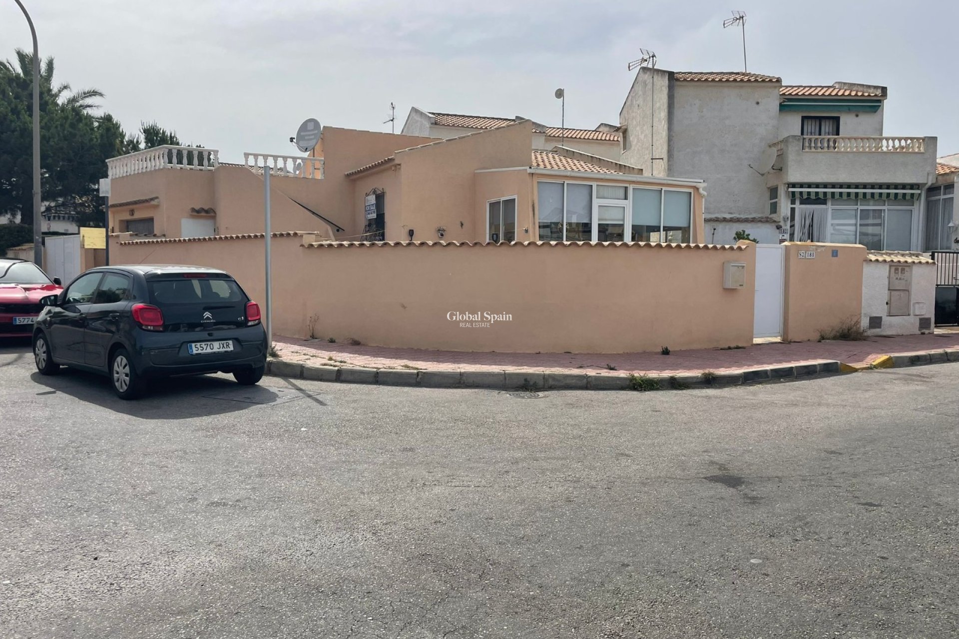 Resale - HOUSE -
ORIHUELA COSTA - La Florida