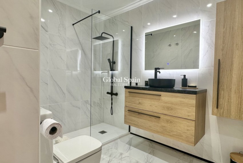 Resale - HOUSE -
ORIHUELA COSTA - La Florida