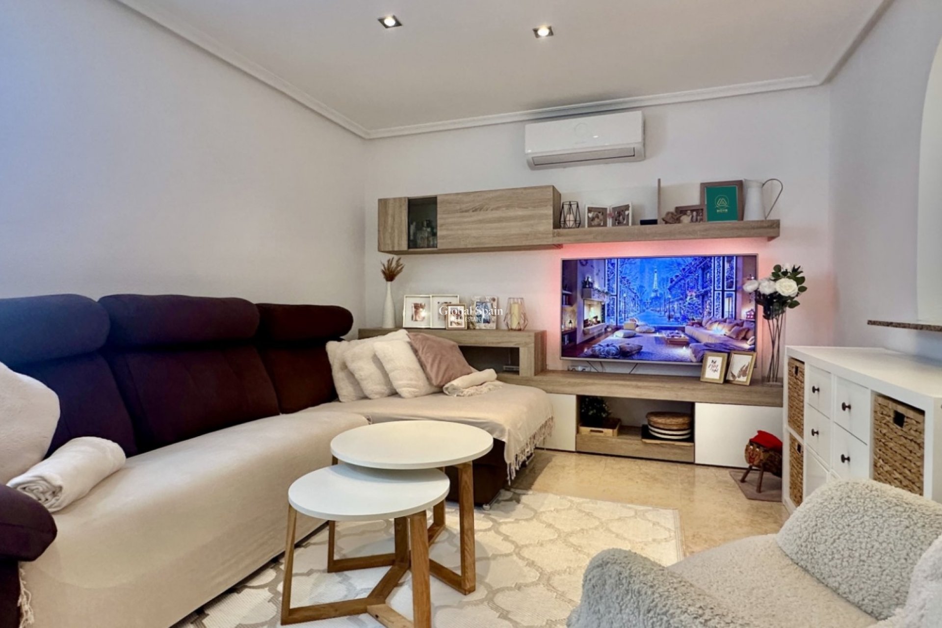 Resale - HOUSE -
ORIHUELA COSTA - La Florida