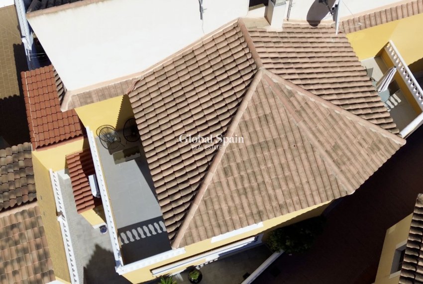 Resale - HOUSE -
ORIHUELA COSTA - La Florida