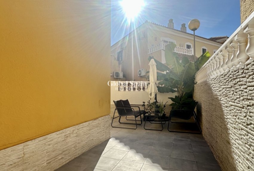 Resale - HOUSE -
ORIHUELA COSTA - La Florida