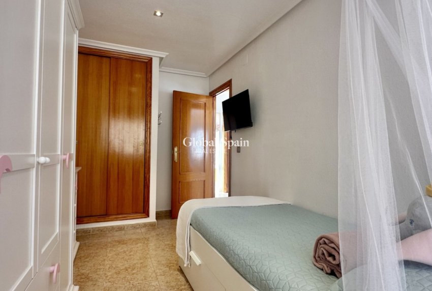 Resale - HOUSE -
ORIHUELA COSTA - La Florida