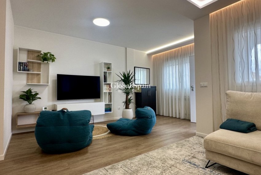 Resale - HOUSE -
ORIHUELA COSTA - La Florida