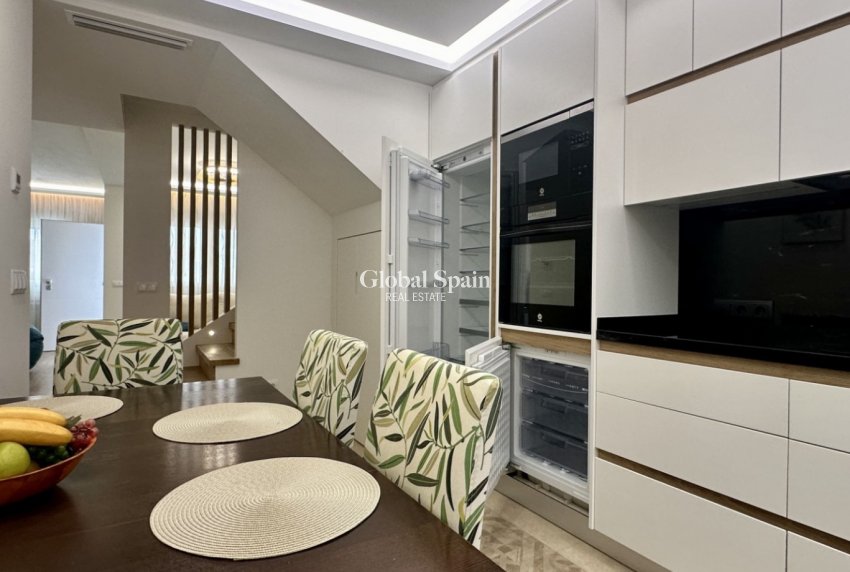 Resale - HOUSE -
ORIHUELA COSTA - La Florida