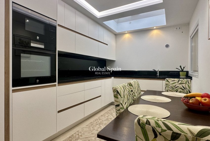 Resale - HOUSE -
ORIHUELA COSTA - La Florida