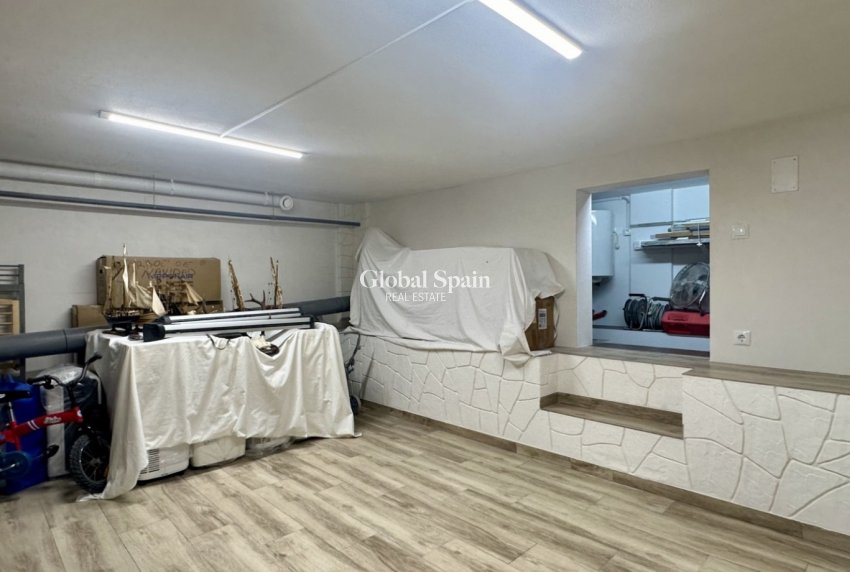 Resale - HOUSE -
ORIHUELA COSTA - La Florida