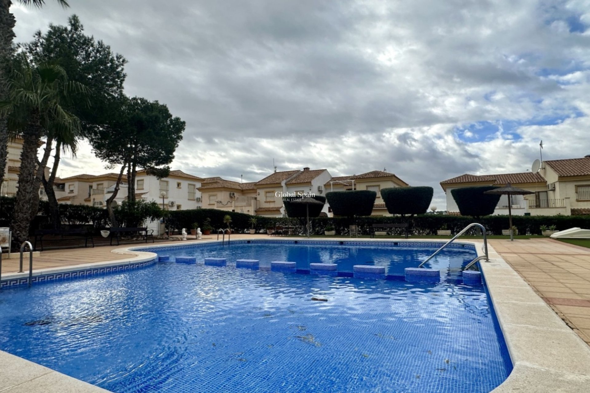Resale - HOUSE -
ORIHUELA COSTA - La Florida