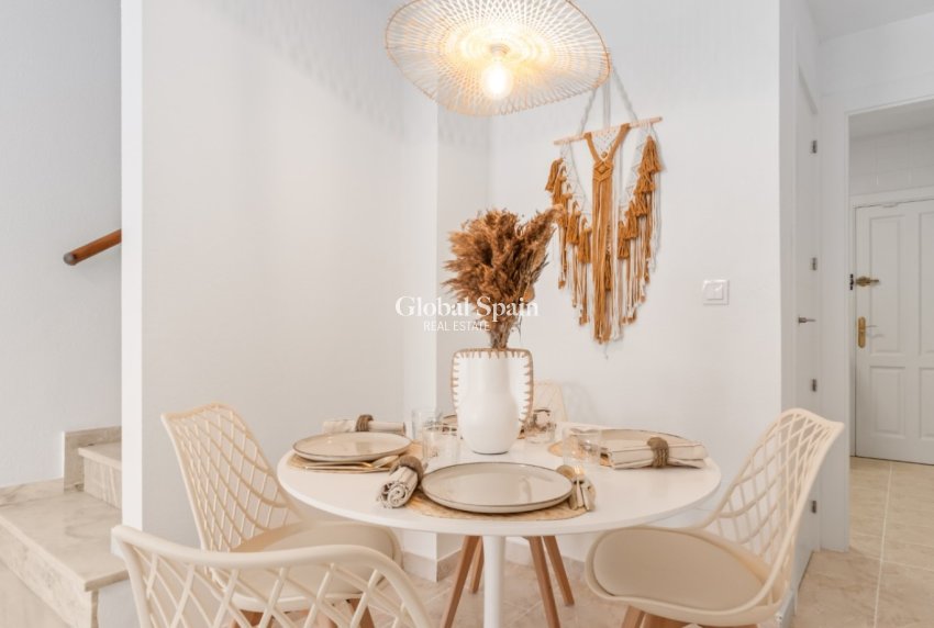 Resale - HOUSE -
ORIHUELA COSTA - La Florida