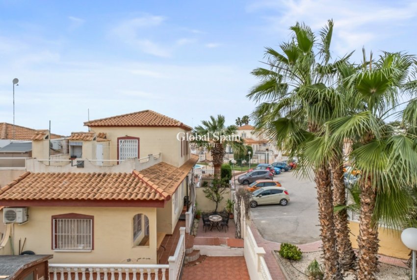 Resale - HOUSE -
ORIHUELA COSTA - La Florida