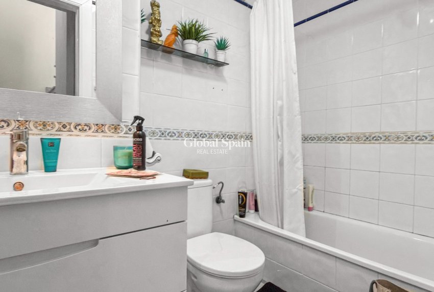 Resale - HOUSE -
ORIHUELA COSTA - La Florida