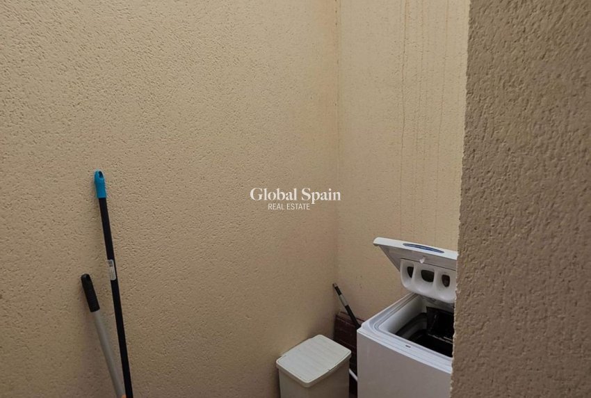 Resale - HOUSE -
ORIHUELA COSTA - La Florida