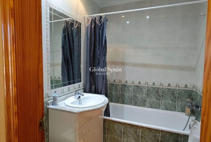 Resale - HOUSE -
ORIHUELA COSTA - La Florida