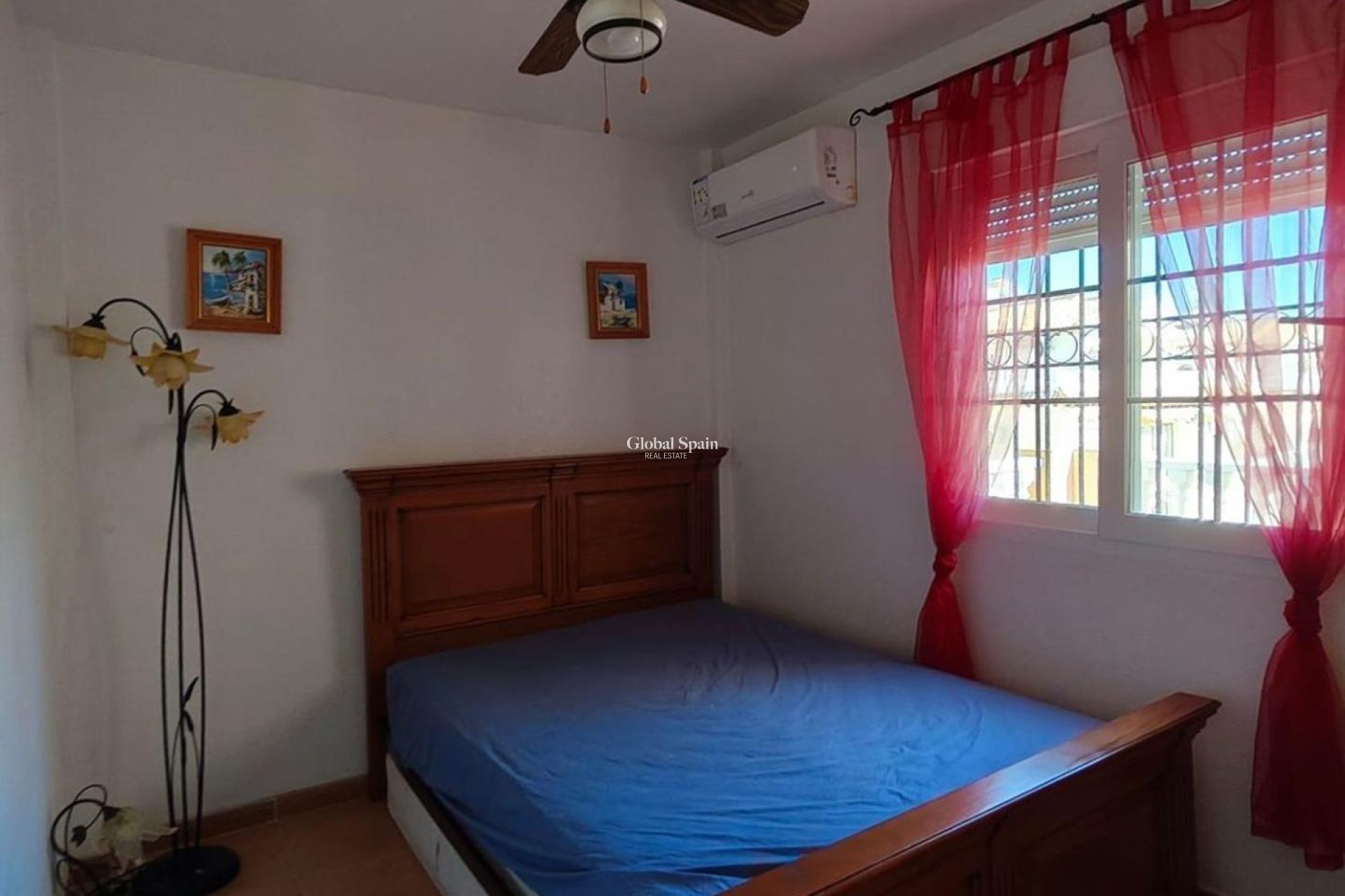 Resale - HOUSE -
ORIHUELA COSTA - La Florida