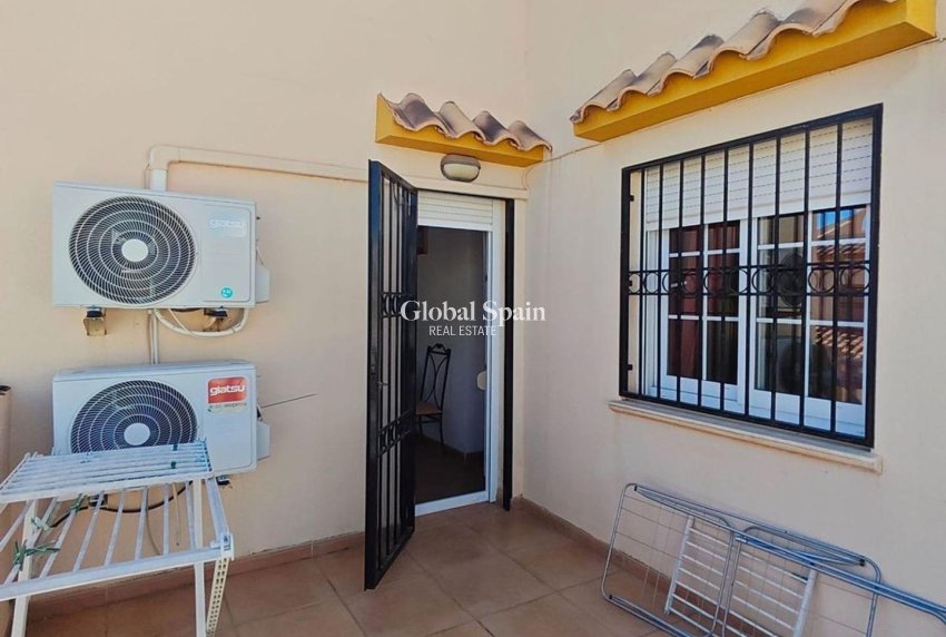 Resale - HOUSE -
ORIHUELA COSTA - La Florida