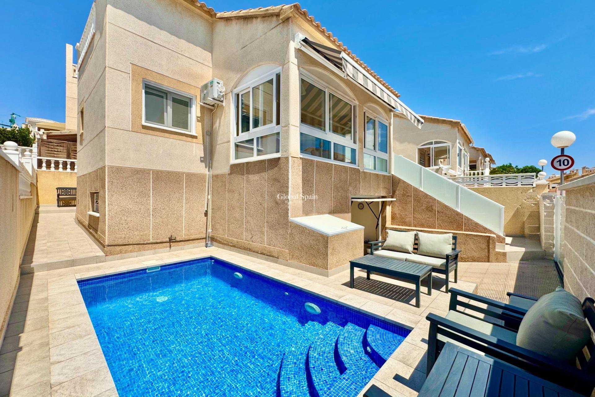 Resale - HOUSE -
ORIHUELA COSTA - La Florida
