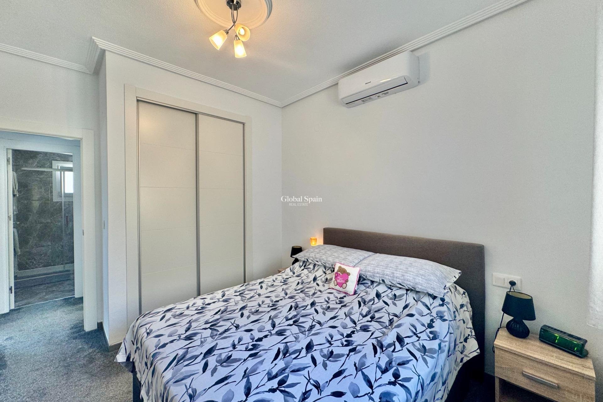 Resale - HOUSE -
ORIHUELA COSTA - La Florida