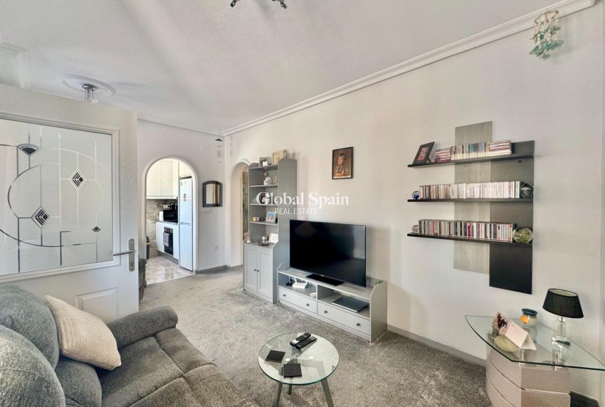 Resale - HOUSE -
ORIHUELA COSTA - La Florida