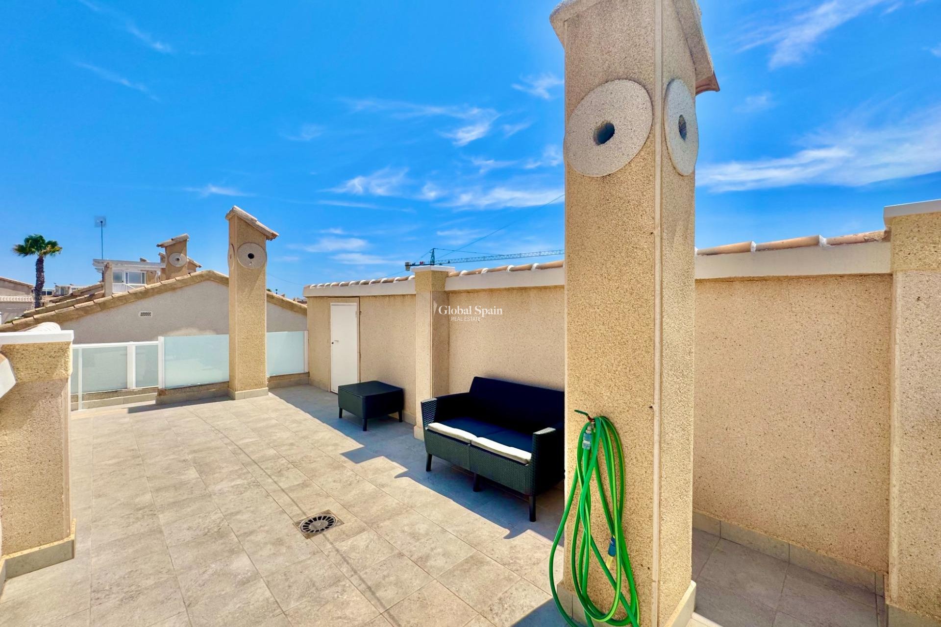 Resale - HOUSE -
ORIHUELA COSTA - La Florida