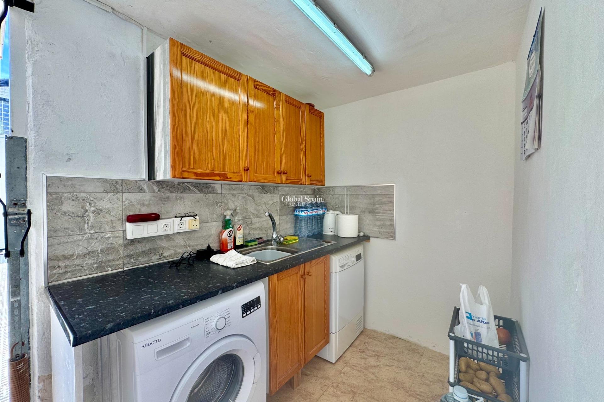 Resale - HOUSE -
ORIHUELA COSTA - La Florida