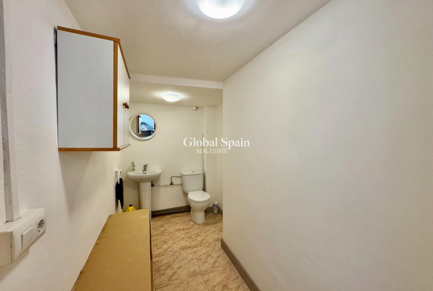 Resale - HOUSE -
ORIHUELA COSTA - La Florida