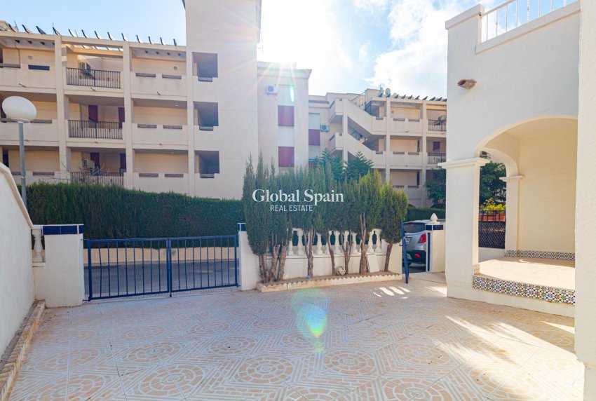 Resale - HOUSE -
ORIHUELA COSTA - La Florida