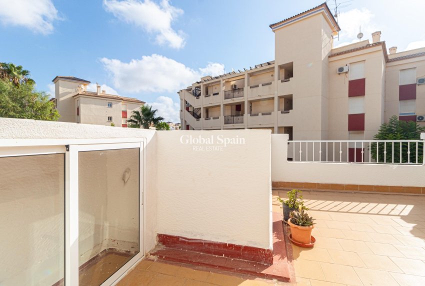 Resale - HOUSE -
ORIHUELA COSTA - La Florida