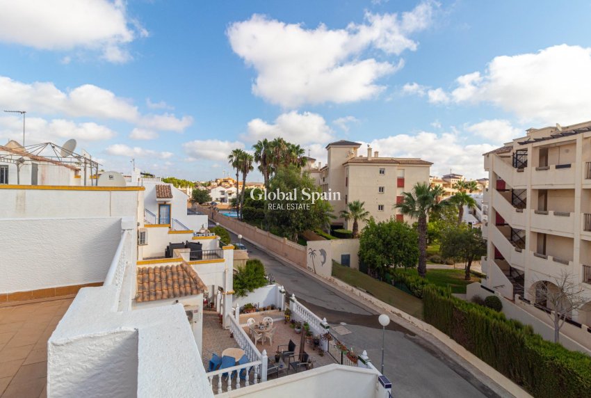 Resale - HOUSE -
ORIHUELA COSTA - La Florida
