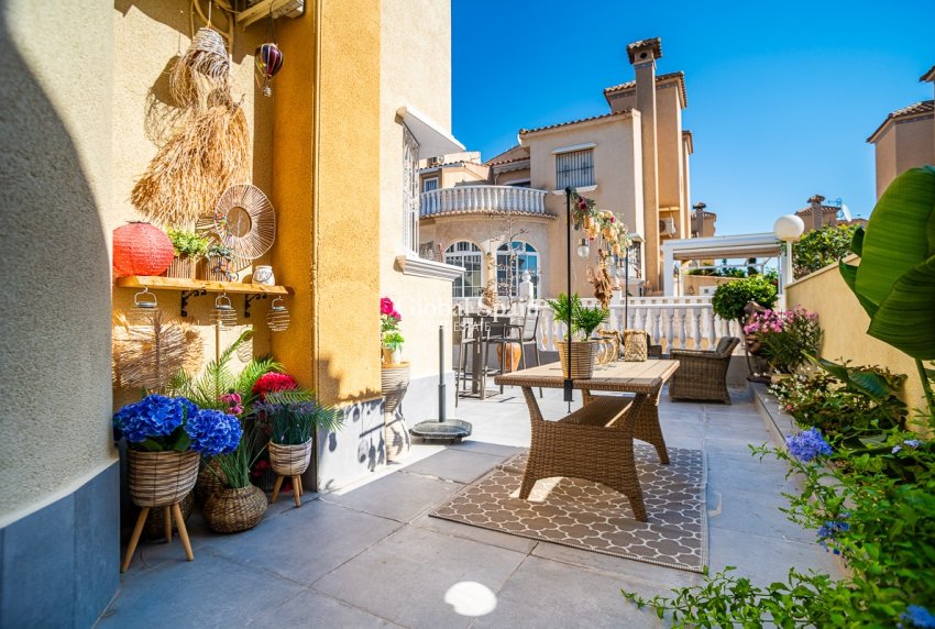 Resale - HOUSE -
ORIHUELA COSTA - La Florida