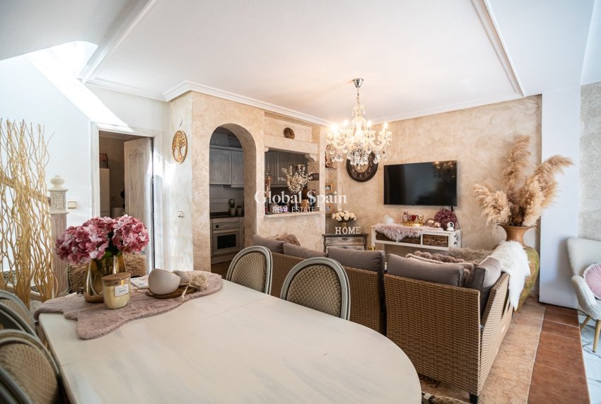 Resale - HOUSE -
ORIHUELA COSTA - La Florida