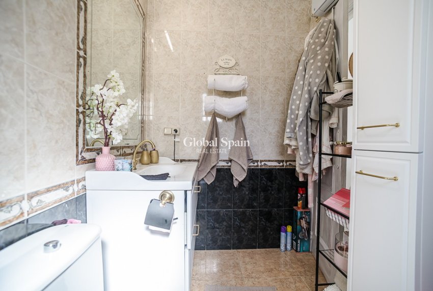 Resale - HOUSE -
ORIHUELA COSTA - La Florida