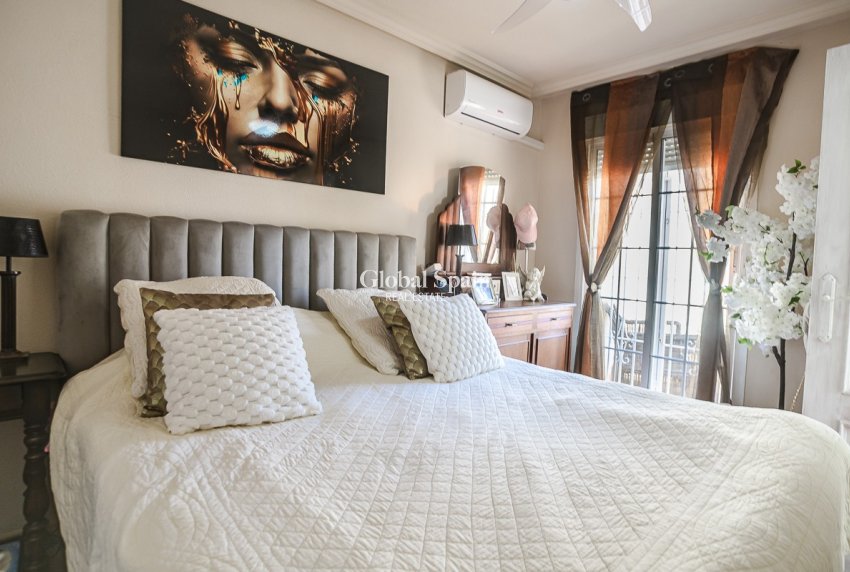 Resale - HOUSE -
ORIHUELA COSTA - La Florida