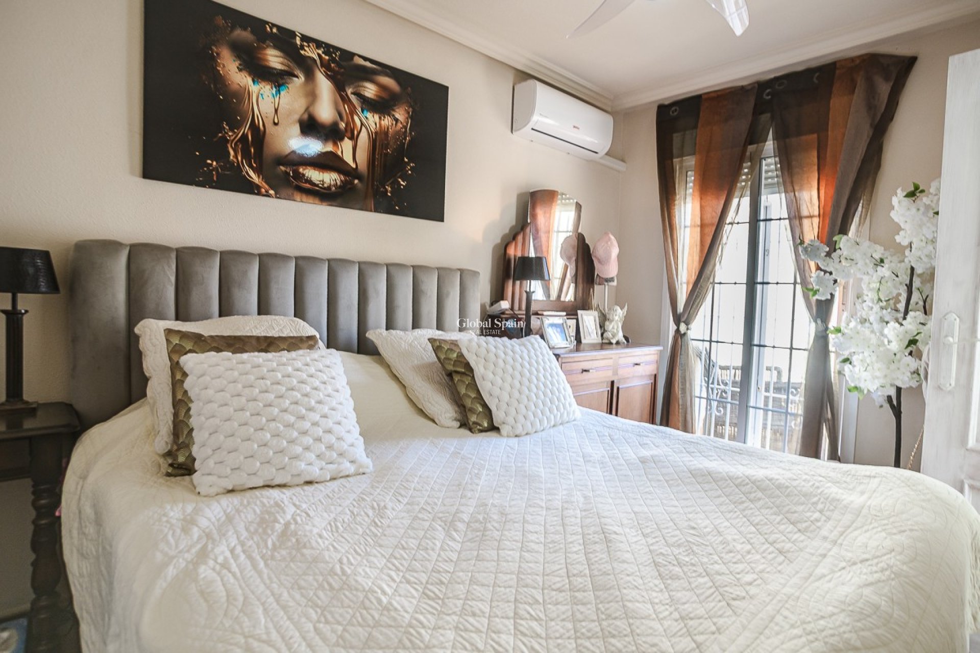 Resale - HOUSE -
ORIHUELA COSTA - La Florida