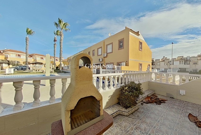 Resale - HOUSE -
ORIHUELA COSTA - La Regia