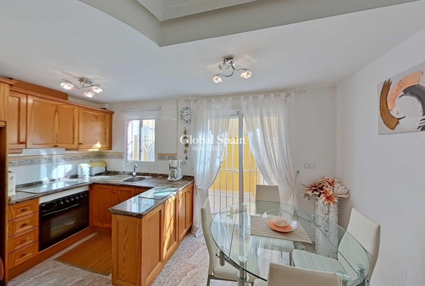 Resale - HOUSE -
ORIHUELA COSTA - La Regia