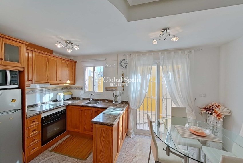 Resale - HOUSE -
ORIHUELA COSTA - La Regia