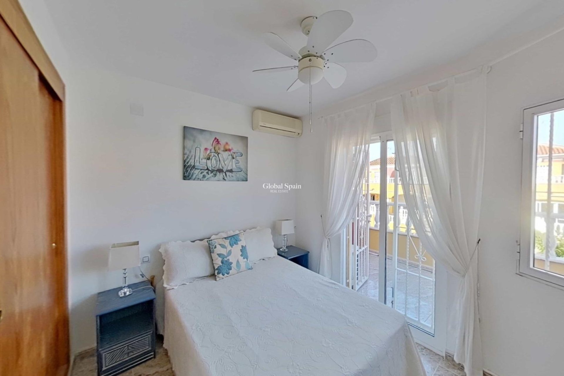 Resale - HOUSE -
ORIHUELA COSTA - La Regia