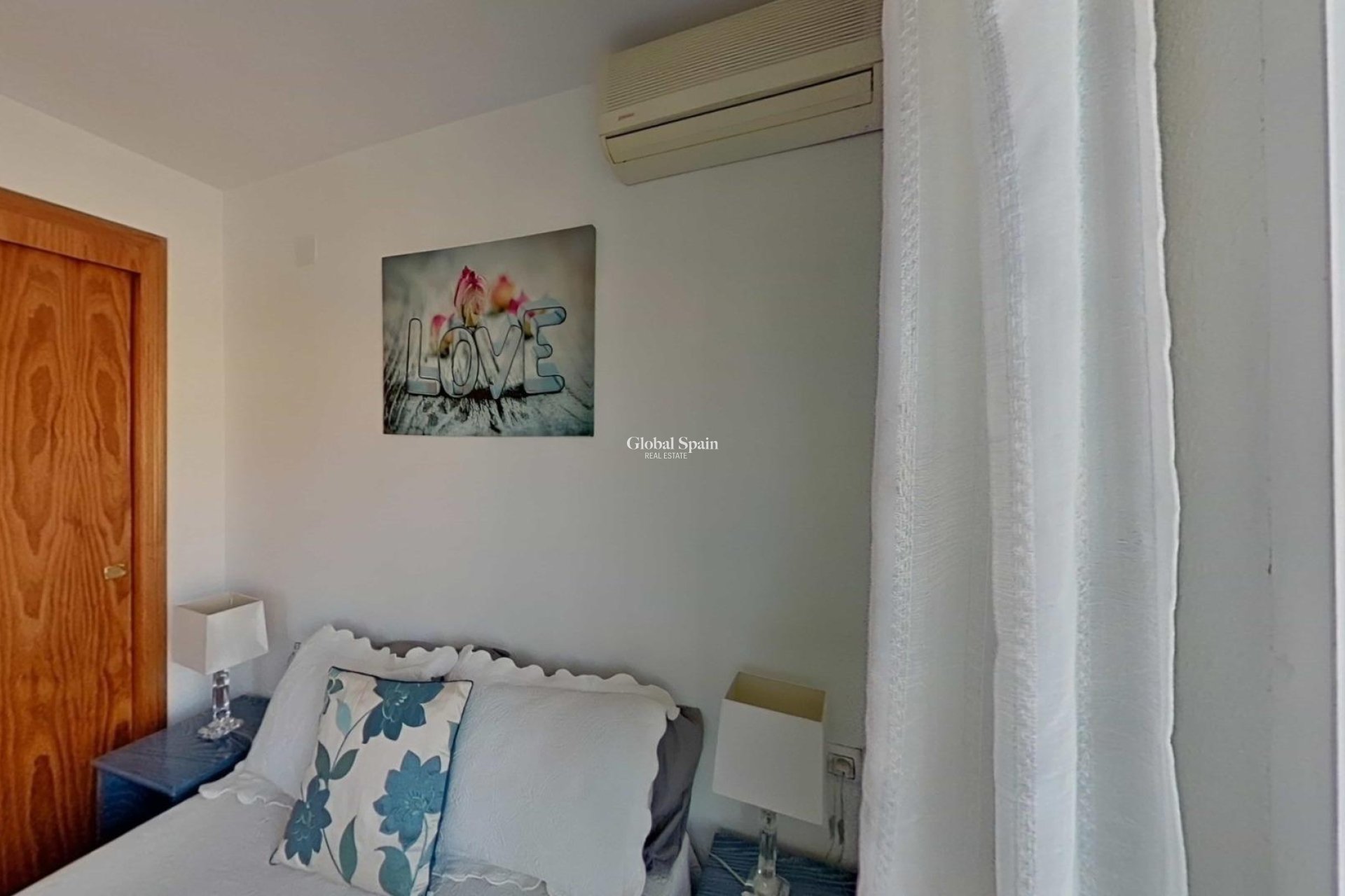 Resale - HOUSE -
ORIHUELA COSTA - La Regia