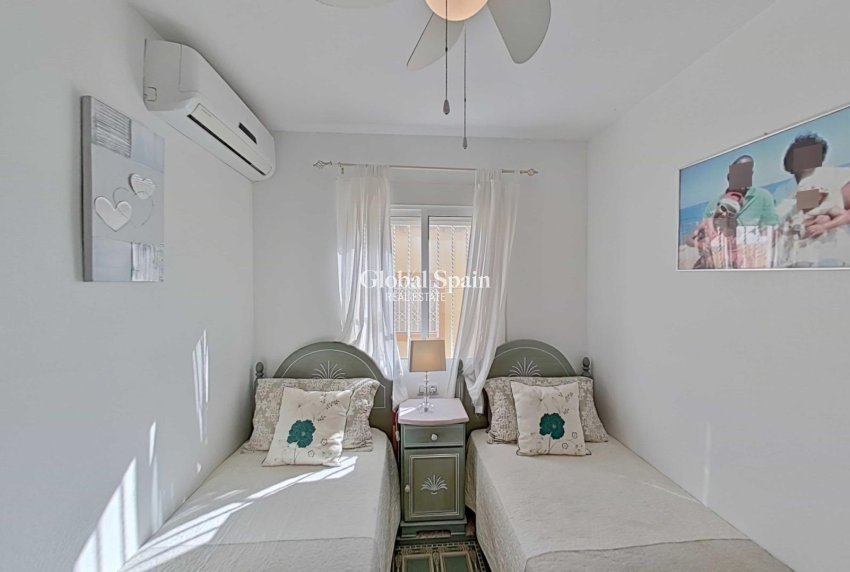 Resale - HOUSE -
ORIHUELA COSTA - La Regia