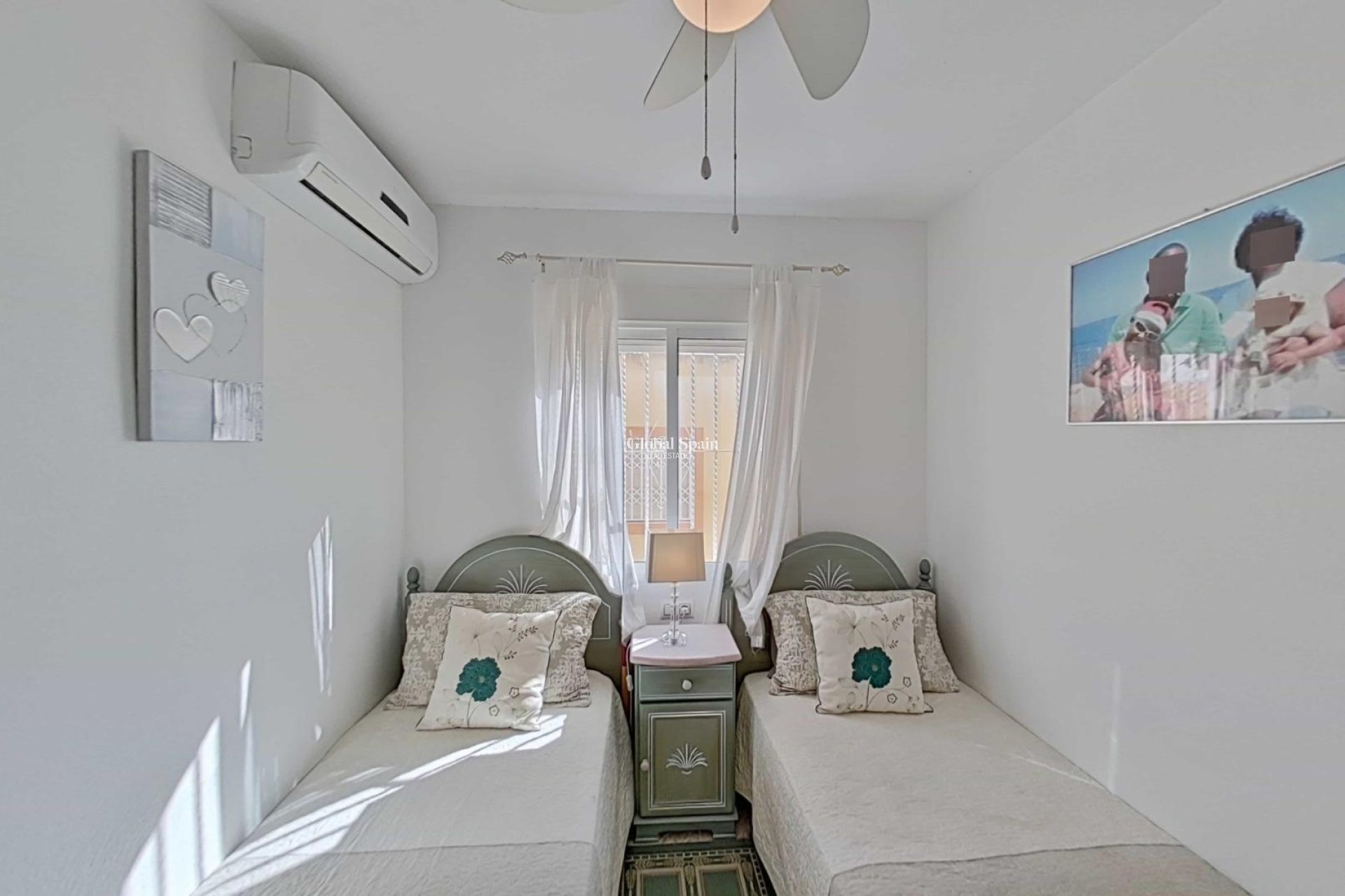 Resale - HOUSE -
ORIHUELA COSTA - La Regia