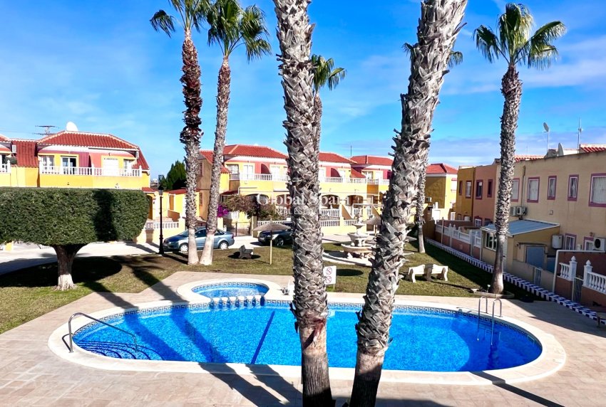 Resale - HOUSE -
ORIHUELA COSTA - La Regia