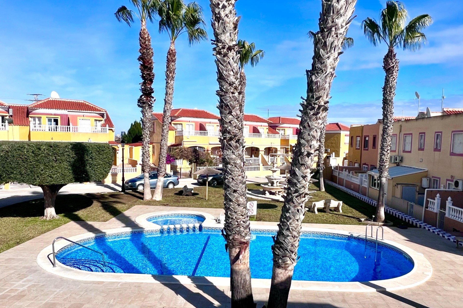 Resale - HOUSE -
ORIHUELA COSTA - La Regia